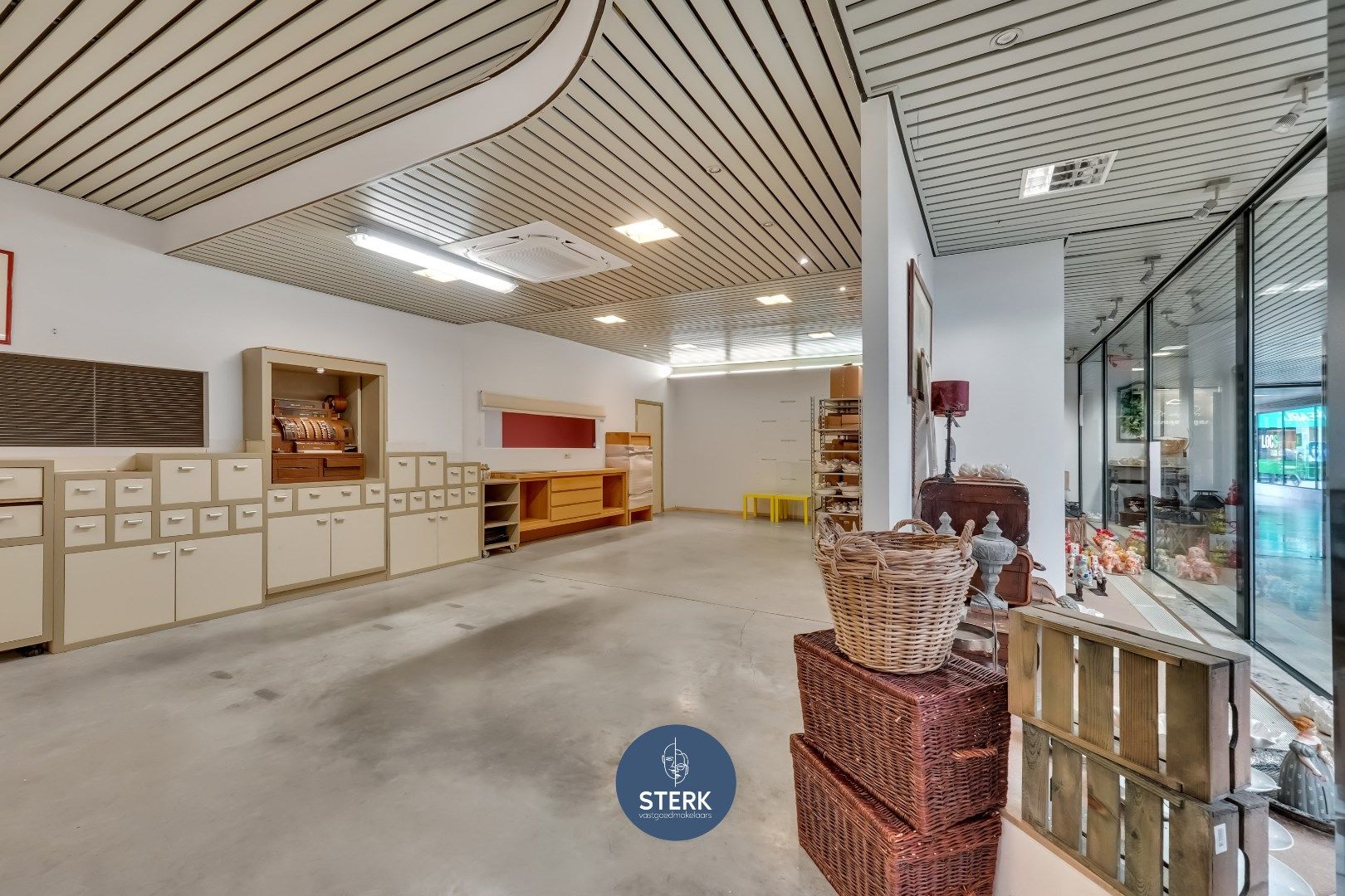 COMMERCIEEL PAND VAN 175 M² IN PASSAGE BEGAS, GELEGEN IN HARTJE LANAKEN ! foto 5