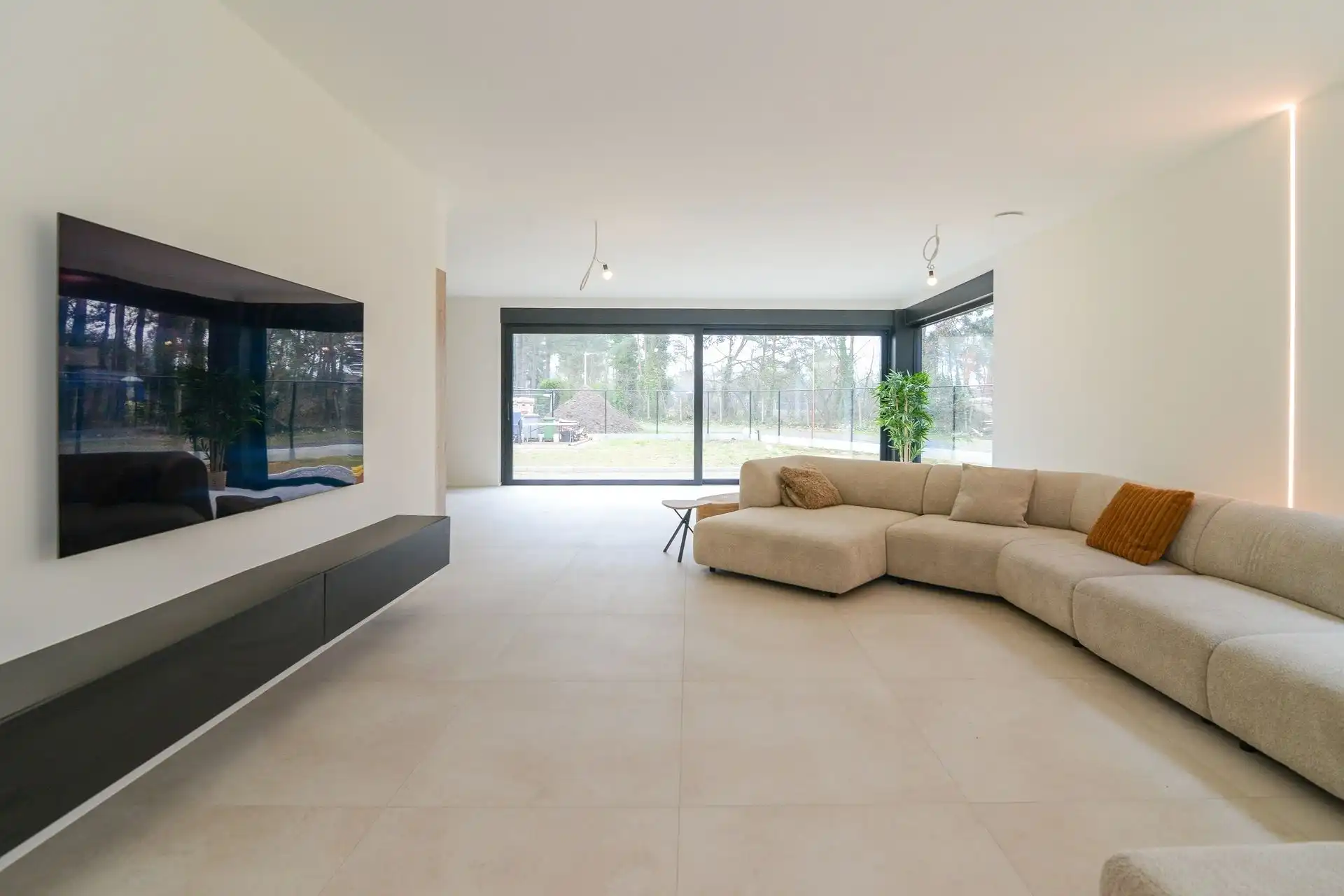 Stijlvolle en instapklare vrijstaande woning op een doodlopende straat  foto 5