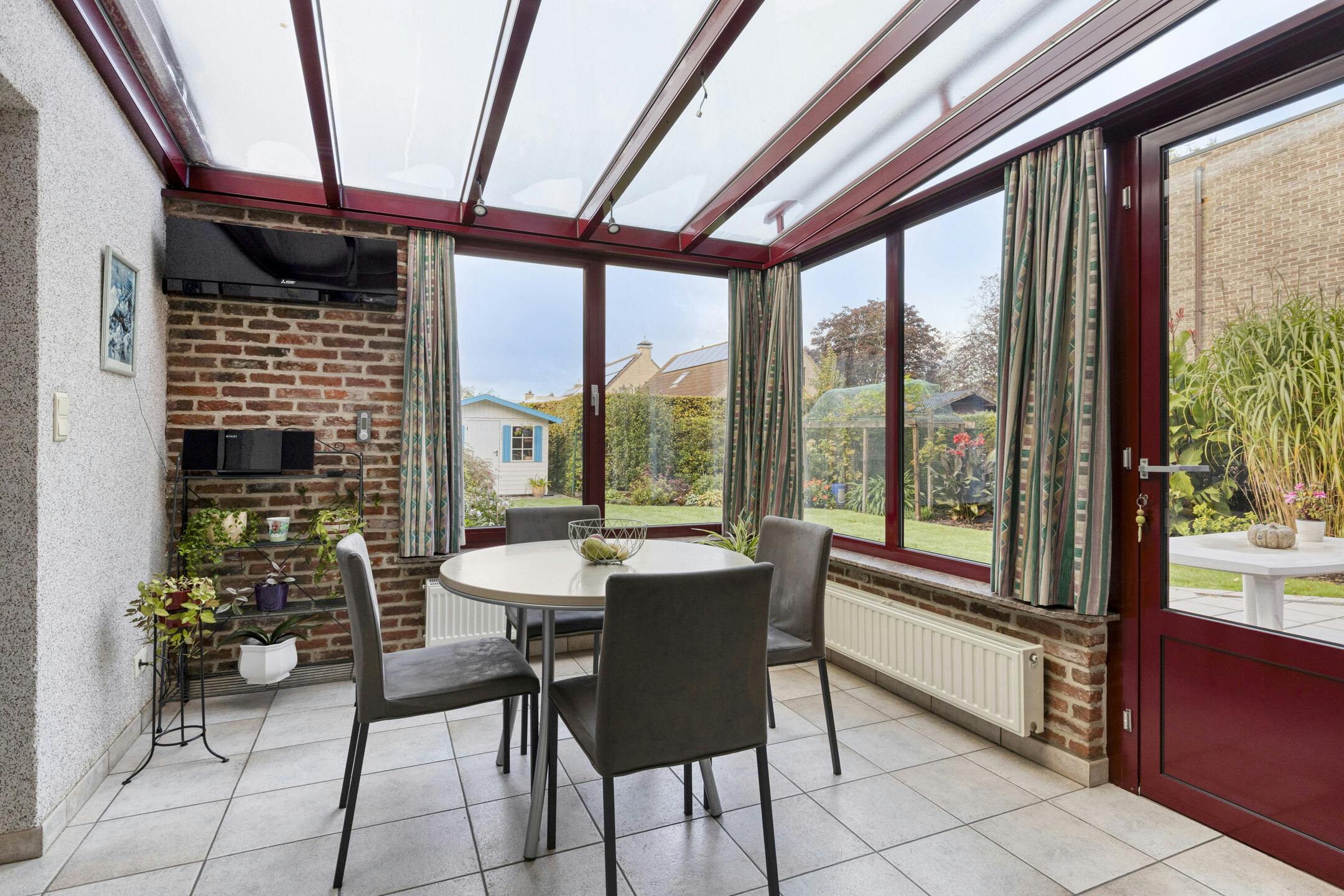 Ruime verzorgde gezinswoning in centrum Beveren foto 10