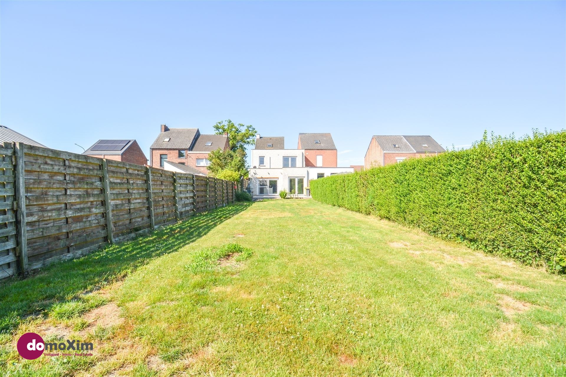 Centraal gelegen, ruime woning met tuin, garage én potentieel foto 2