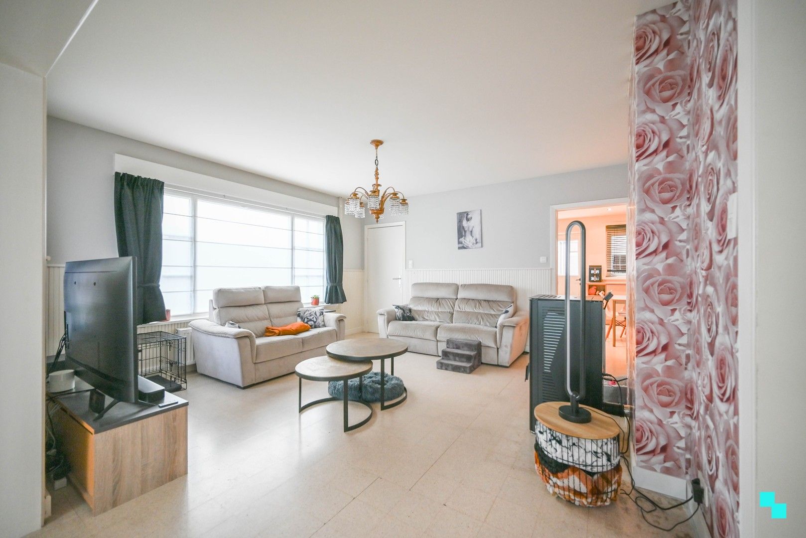 Ruime, gerenoveerde woning nabij centrum Oostrozebeke foto 8