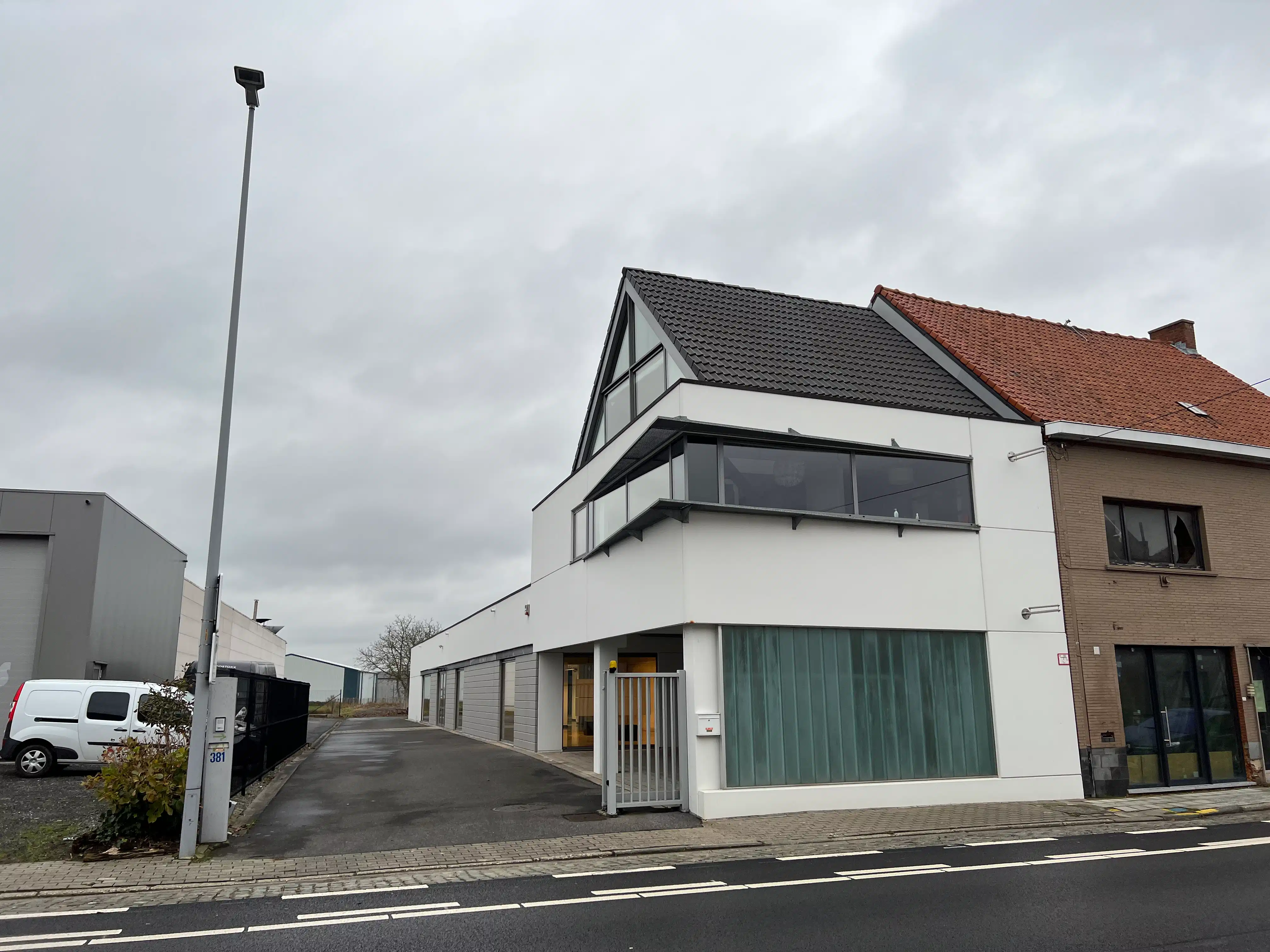 Te huur: kantoor-/handelsruimte – topligging Kortrijk-Wevelgem foto 4