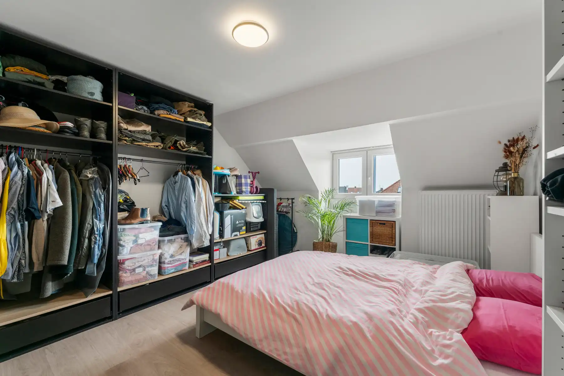 Gerenoveerde woning met 4 slaapkamers en 2 badkamers foto 20