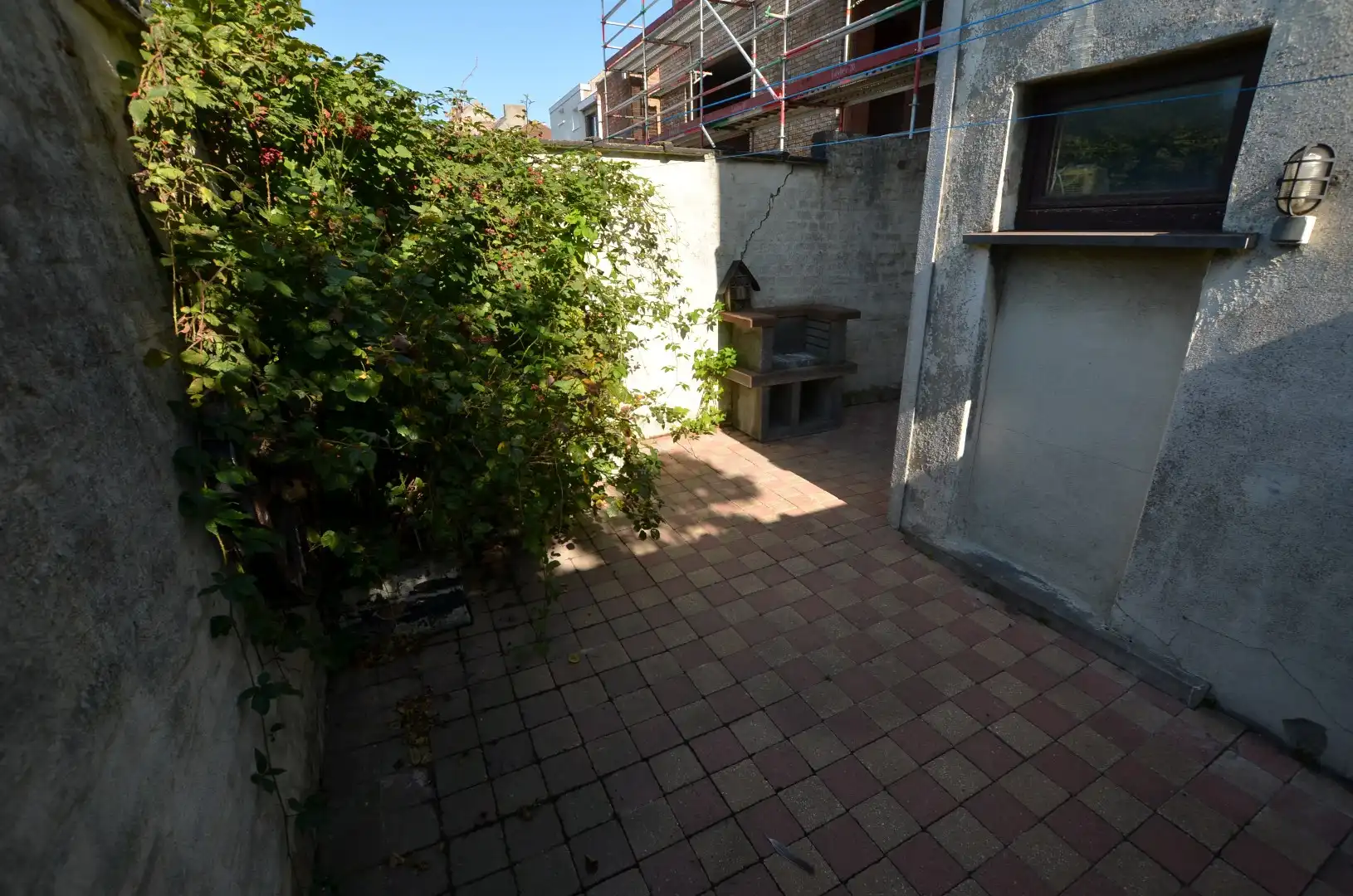 Ruim woonhuis met garage foto 16