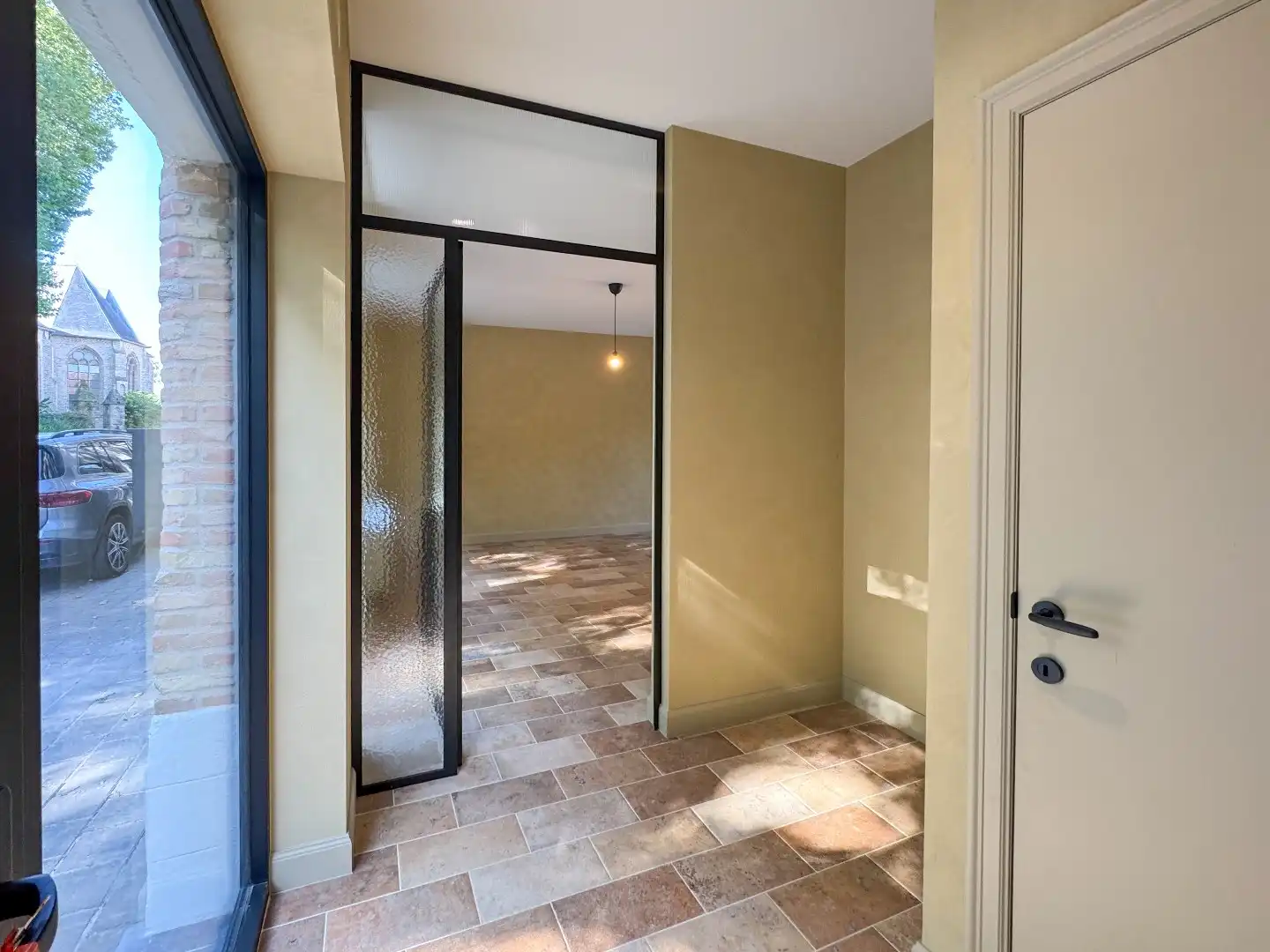 Prachtig gerenoveerde woning met 3 slaapkamers en tuin. foto 2