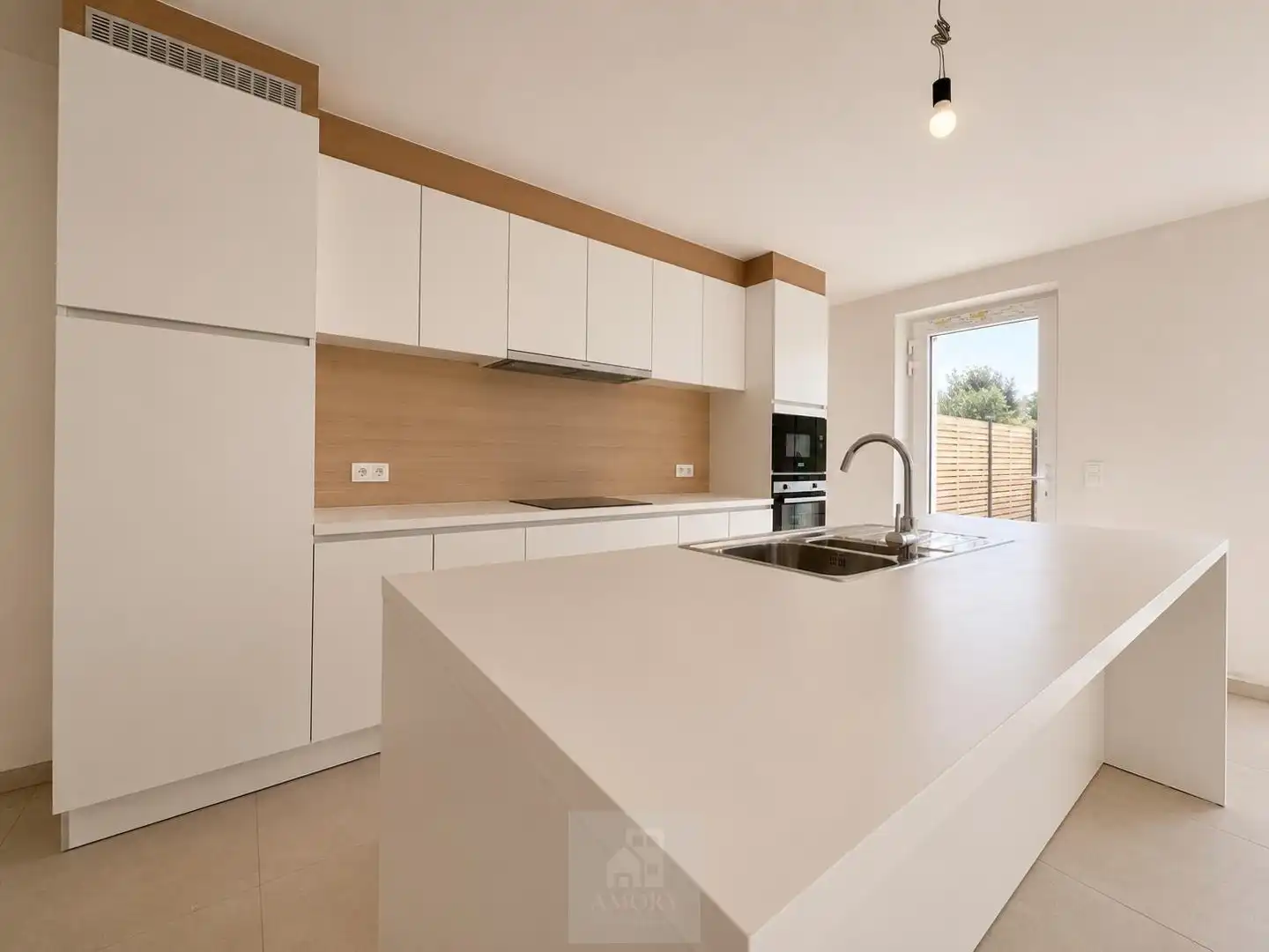 Zeer ruime en moderne halfopen nieuwbouwwoning foto 2