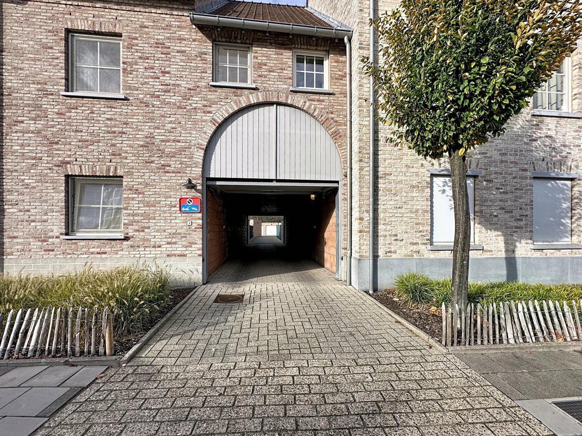 Super gezellig duplex appartement met 1 grote en 1 kleine slaapkamer, groot terras en garage foto 18