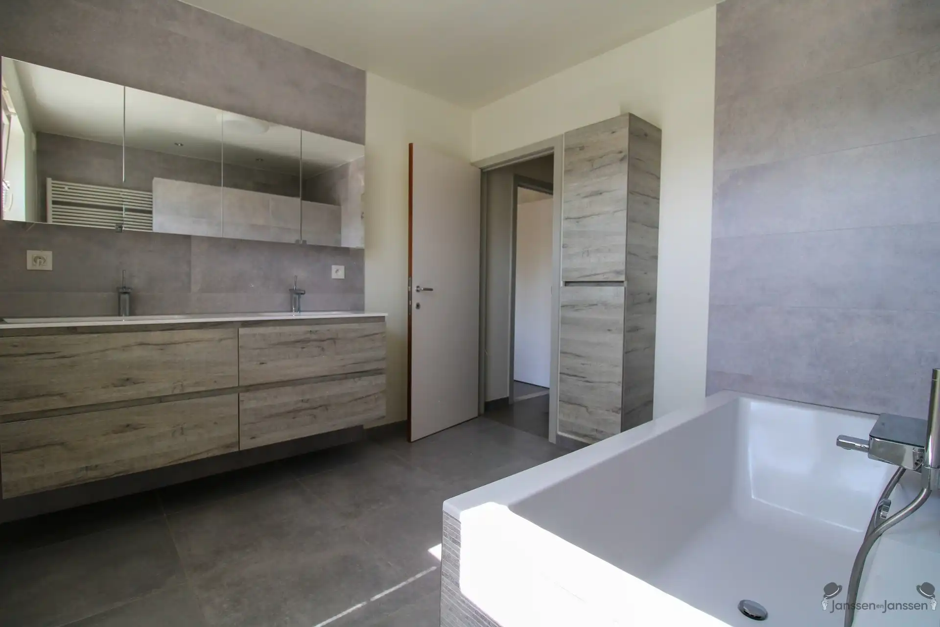 Ruime woning met 3 slpks, tuin en tuinberging foto 13
