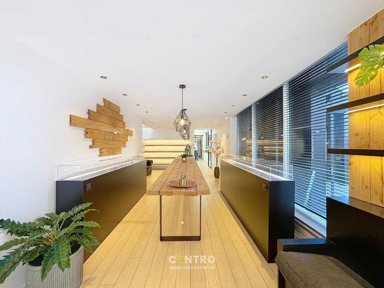 Instapklaar KANTOORGEBOUW te koop met MAGAZIJN (stockage of parkeerplaatsen) en ruim APPARTEMENT (3 slpkms) langs dé Maalse Steenweg te Brugge (Sint-Kruis) foto 7