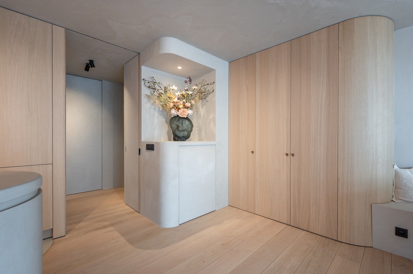 Gerenoveerd appartement met 3 slaapkamers, gelegen nabij de Zeedijk en het Driehoeksplein. foto 8