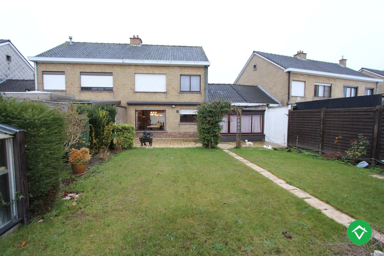 Ruime, stevige woning met 3 slaapkamers, garage en tuin te Izegem foto 11