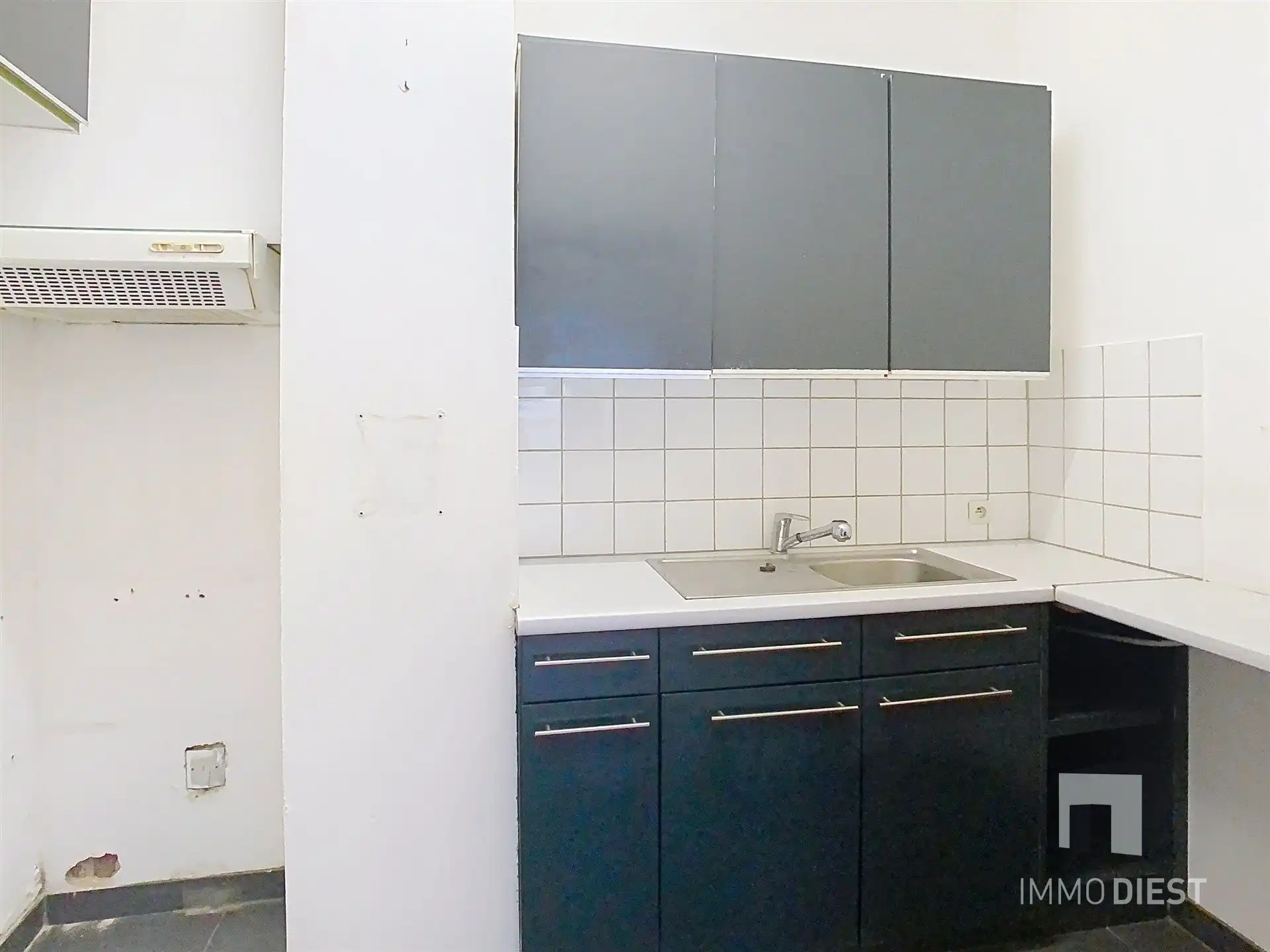 Handelsgelijkvloers met achterliggend appartement foto 13