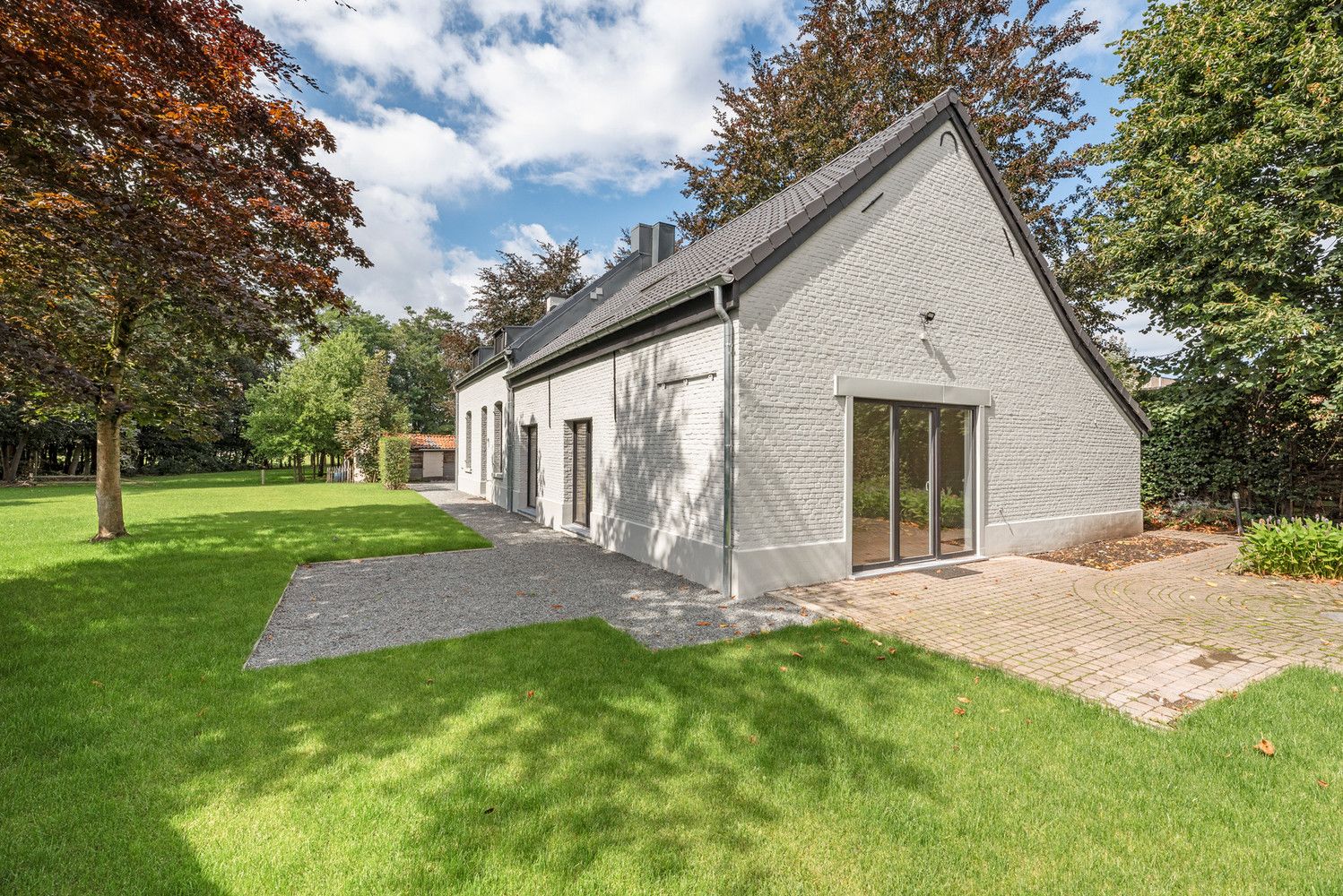 Gerenoveerde hoeve op 1313 m² met inrijlaan. foto 3