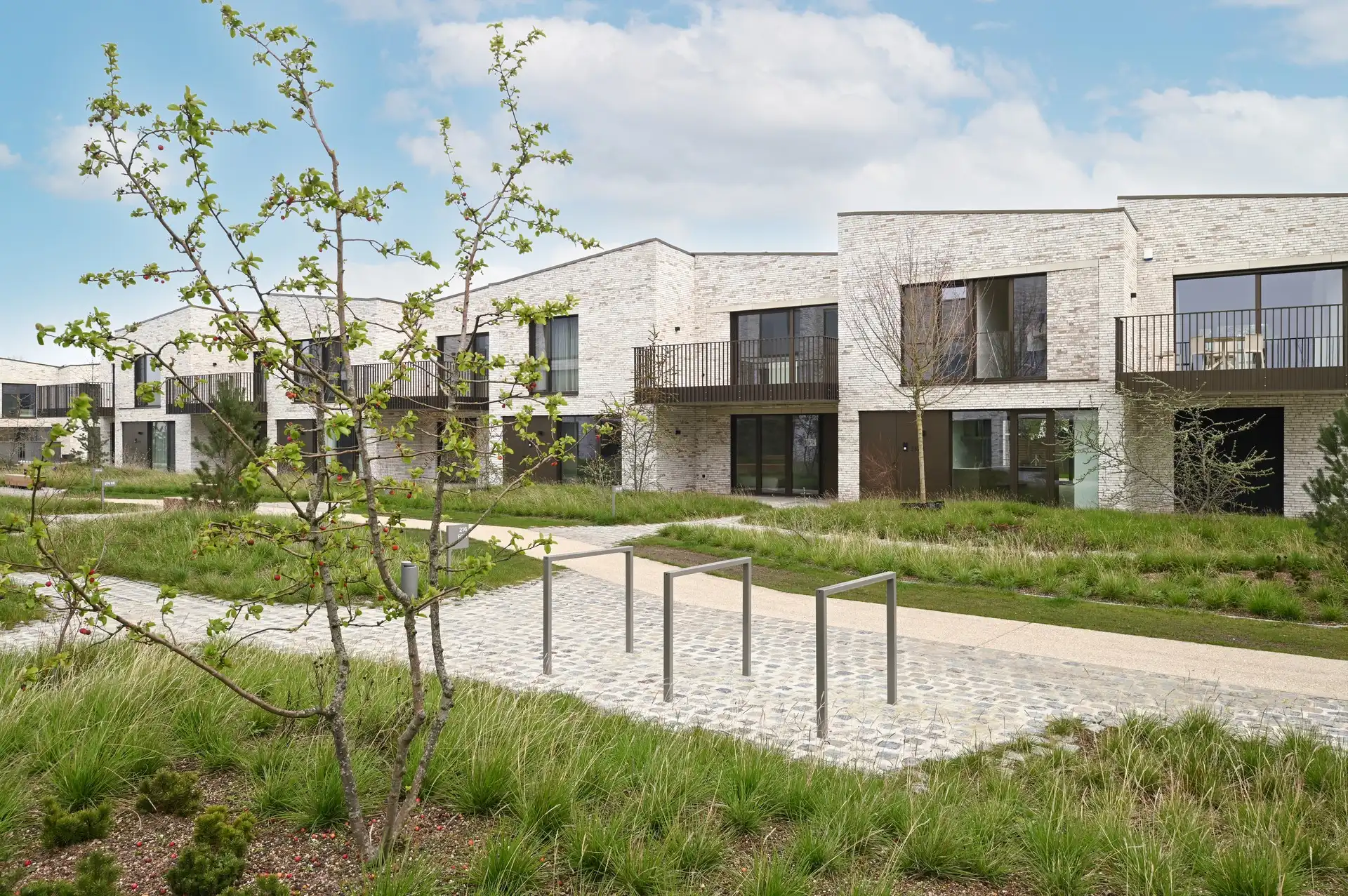 Architecturale BEN-woning met uitzonderlijke leefruimte en zonovergoten terrassen foto {{pictureIndex}}