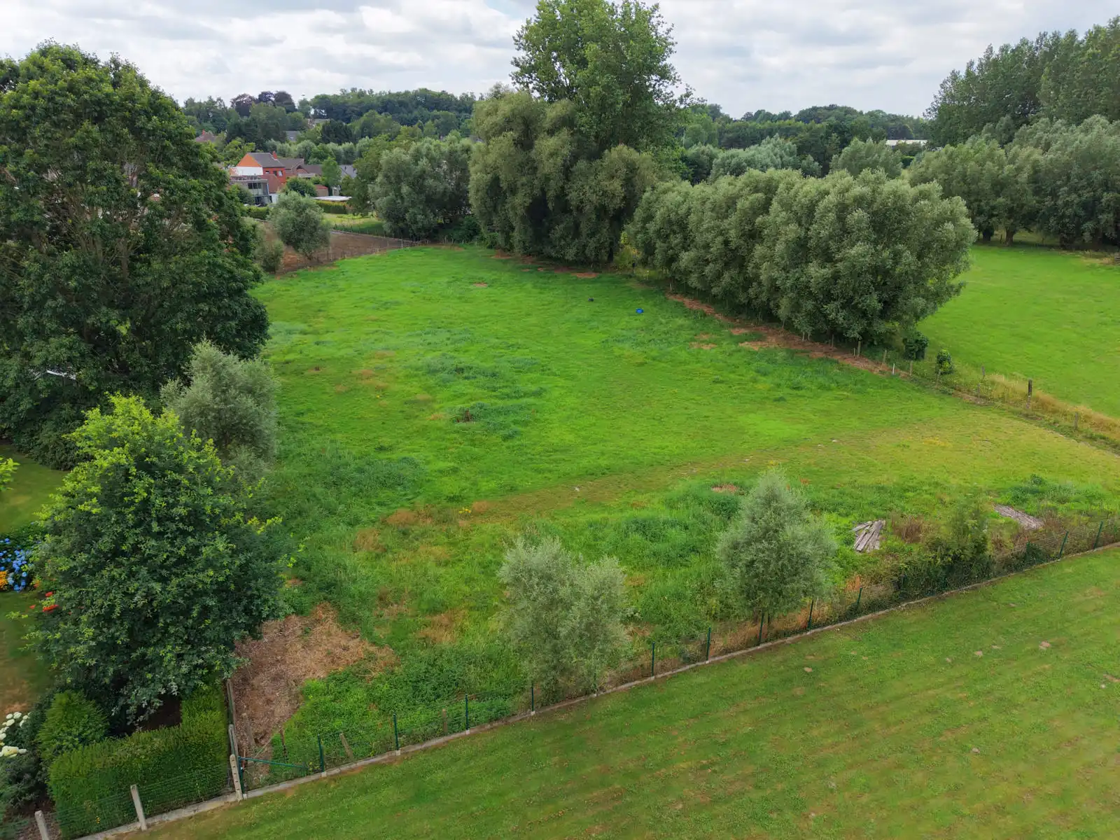 Zeer rustig gelegen weide foto 3