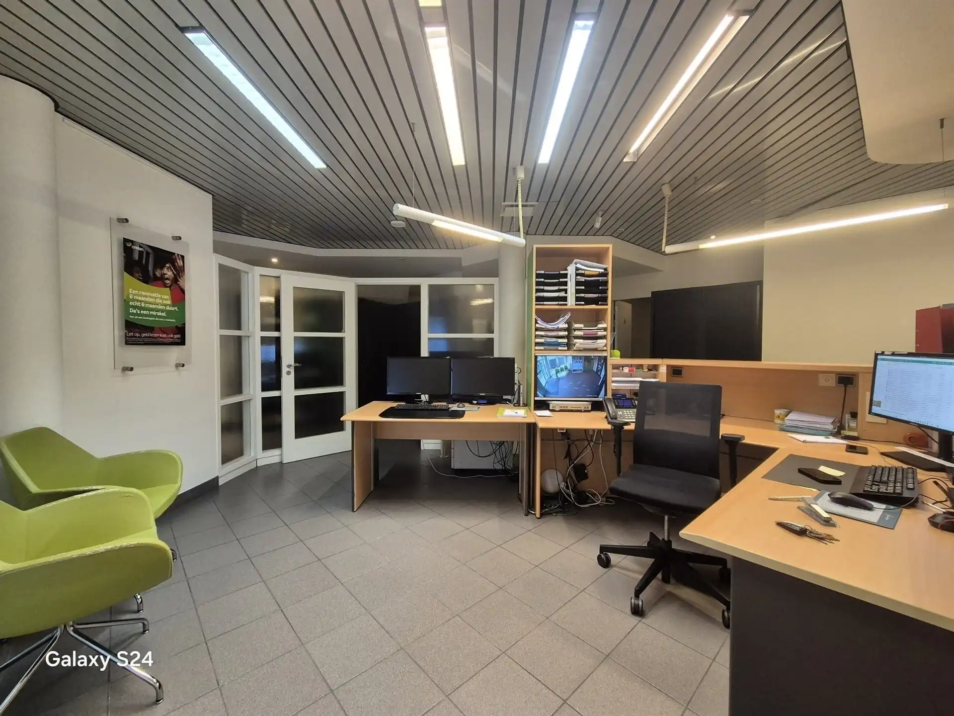 Ruim handelspand te huur – voormalig bankkantoor.  foto 8