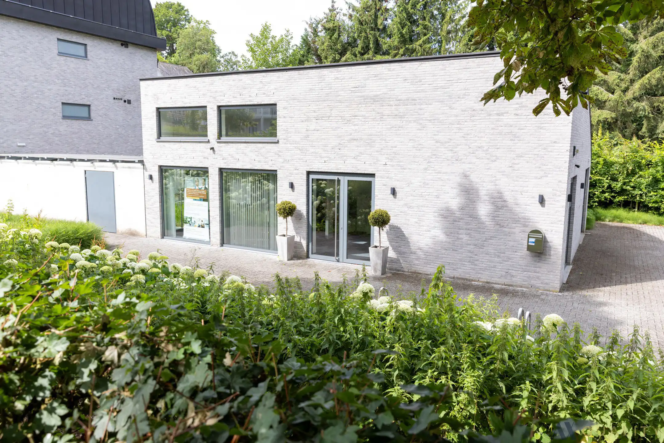 Instapklare kantoor- of praktijkruimte in het hart van Bornem foto 18