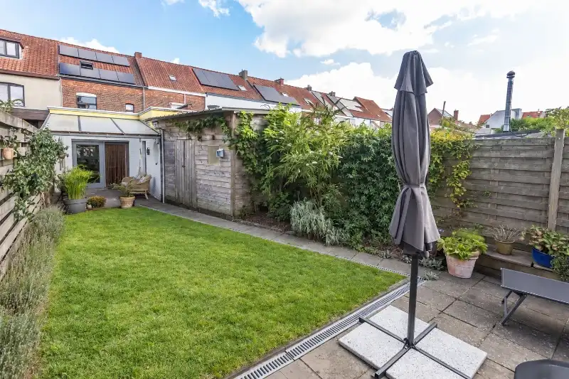 Stasegem: Ruime instapklare woning met 4 slaapkamers, 2 badkamers,  tuin en garage op wandelafstand van de Gavers. foto 6