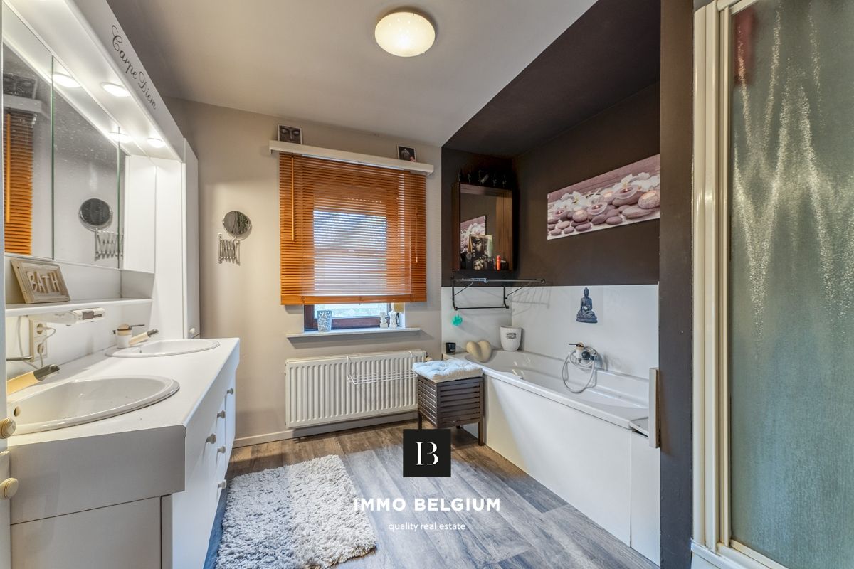 Rustig gelegen woning nabij het centrum met 4 slaapkamers foto 16
