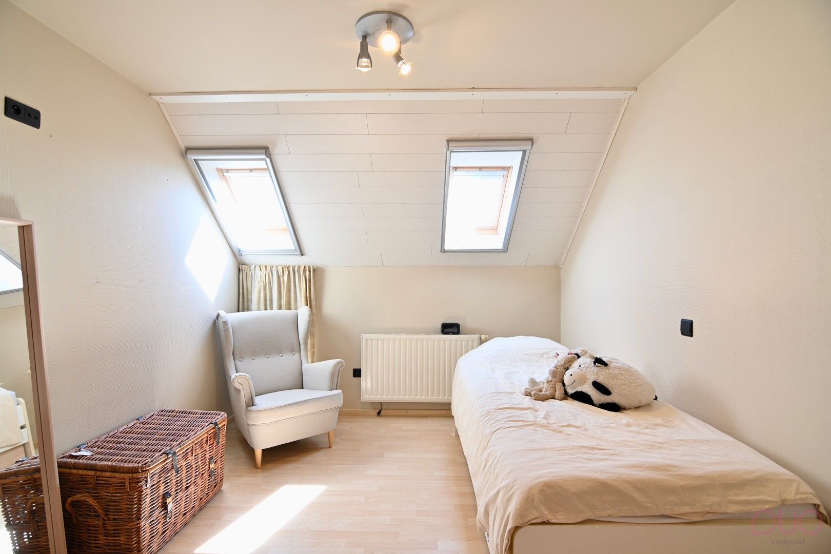 Rustig gelegen, instapklare halfopen bebouwing met 4 slaapkamers, vlakbij het centrum foto 14