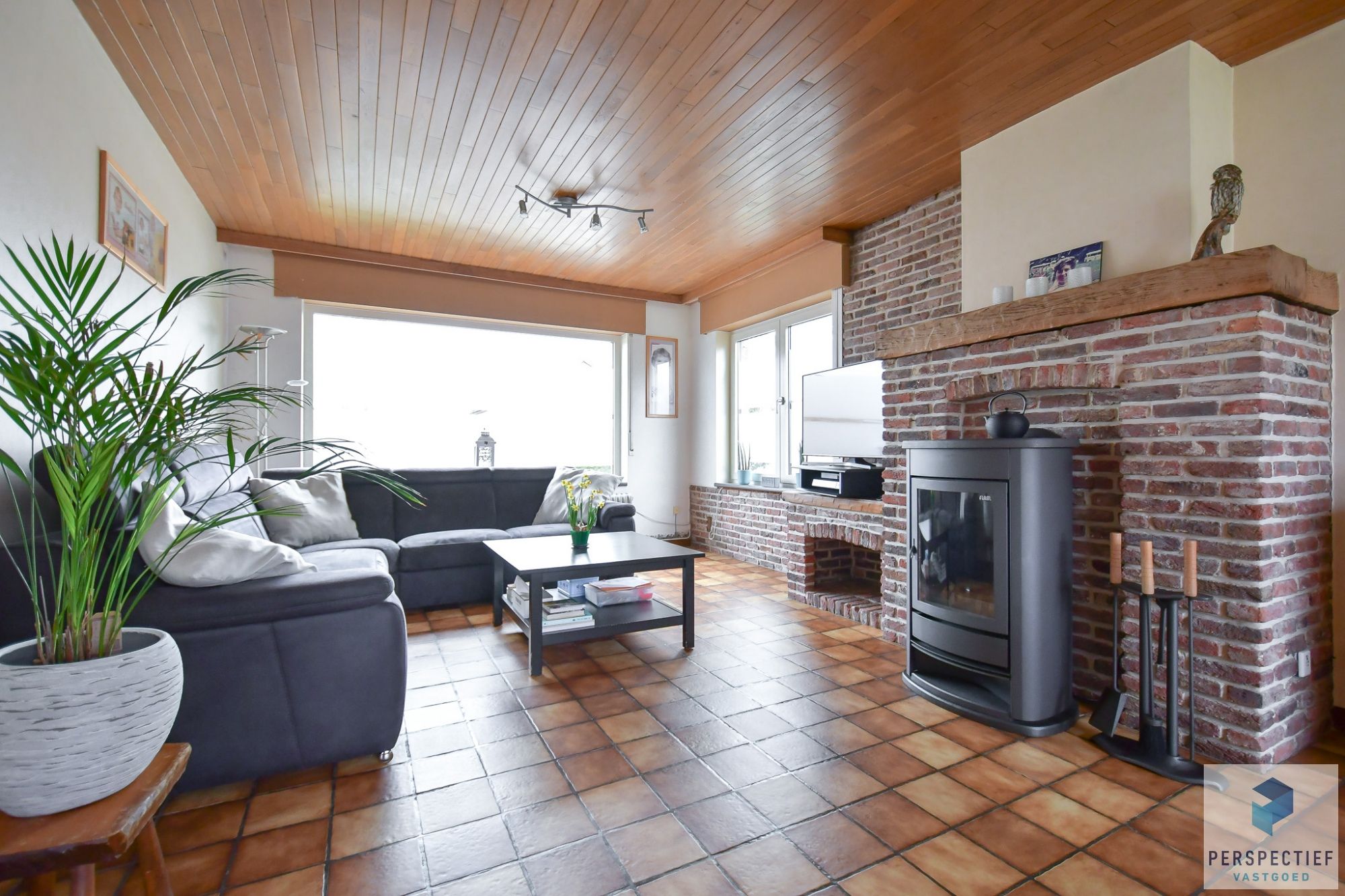 Rustig gelegen ruime halfopen woning met recent bijgebouw/garage op 454m² foto 3