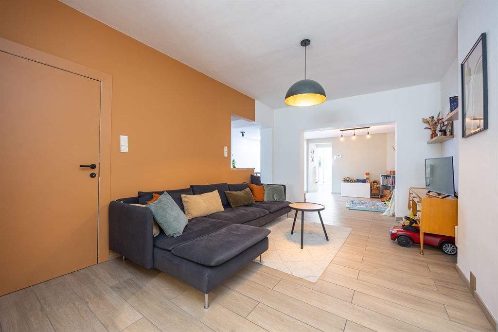 Leuke starterwoning met carport foto 13