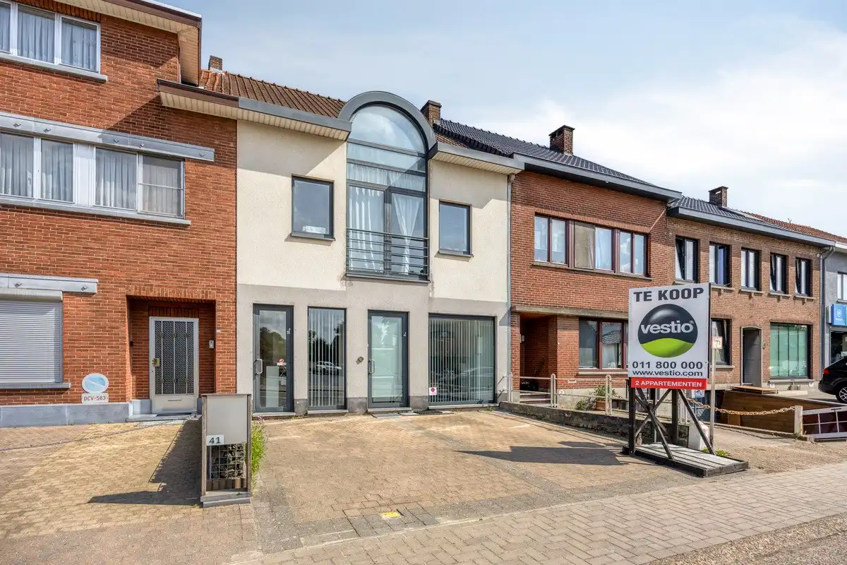 Appartementsgebouw met 2 appartementen foto {{pictureIndex}}