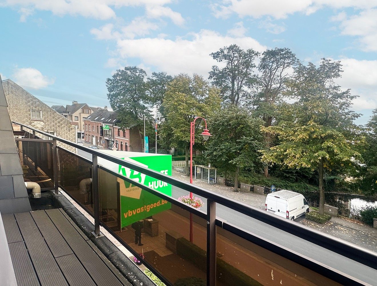 Gunstig centraal gelegen 2-slaapkamerappartement met garagebox foto 15