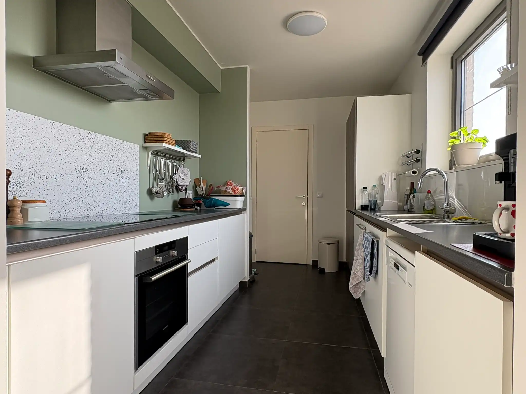 Centraal gelegen ruim appartement foto 4