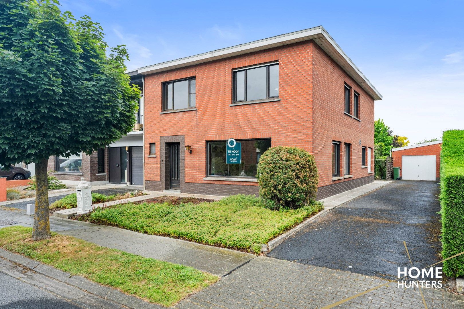 Te renoveren halfopen woning met 4 slaapkamers, 2 garages en veel potentieel te Ieper foto 29