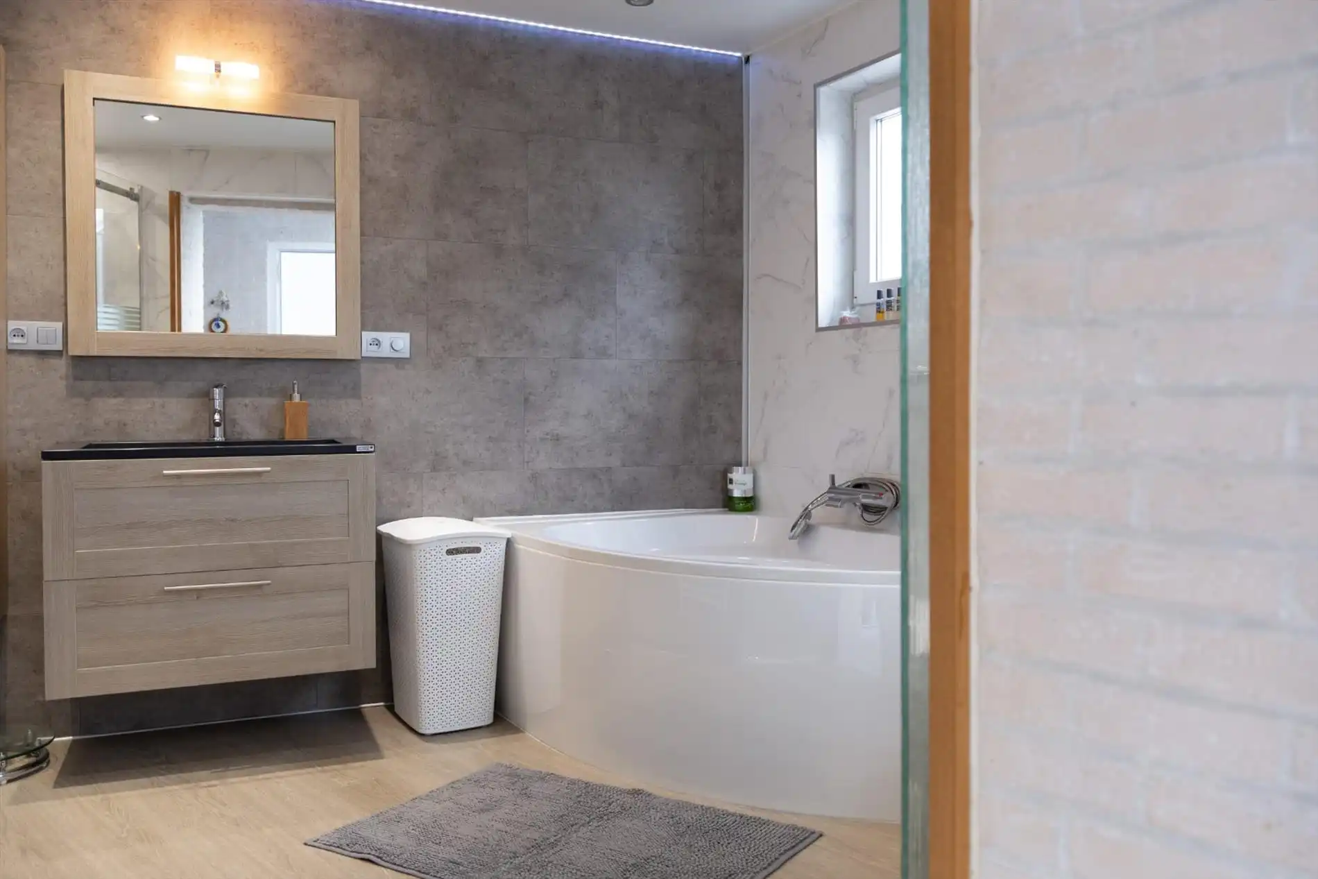 Instapklare GEZINSWONING met o.a. 3 slaapkamers, zonnige tuin en hobbyruimte te Blankenberge! foto 8