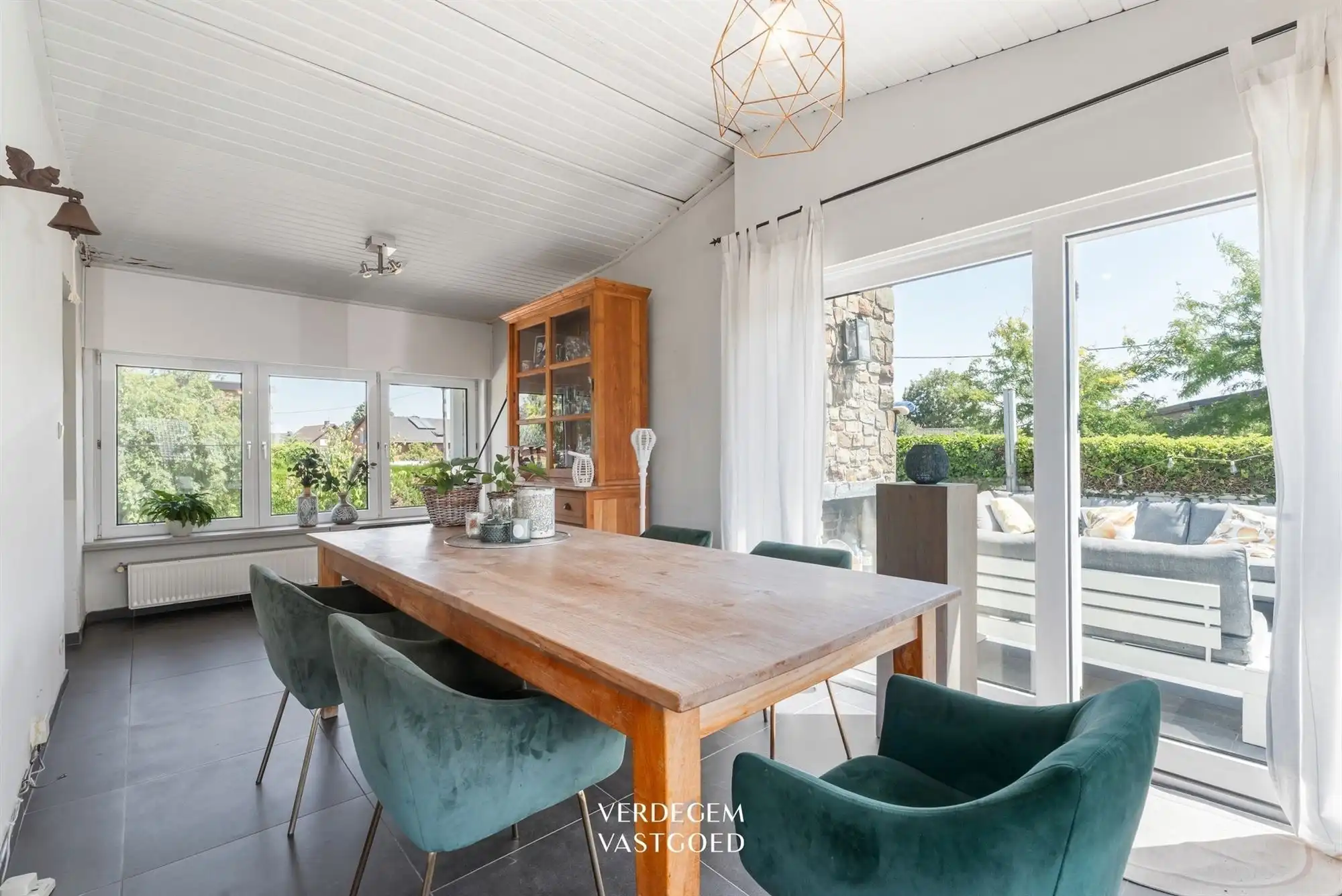 Te renoveren bungalow of projectpotentieel voor nieuwbouw woningen op een perceel van 1.175m² foto 9
