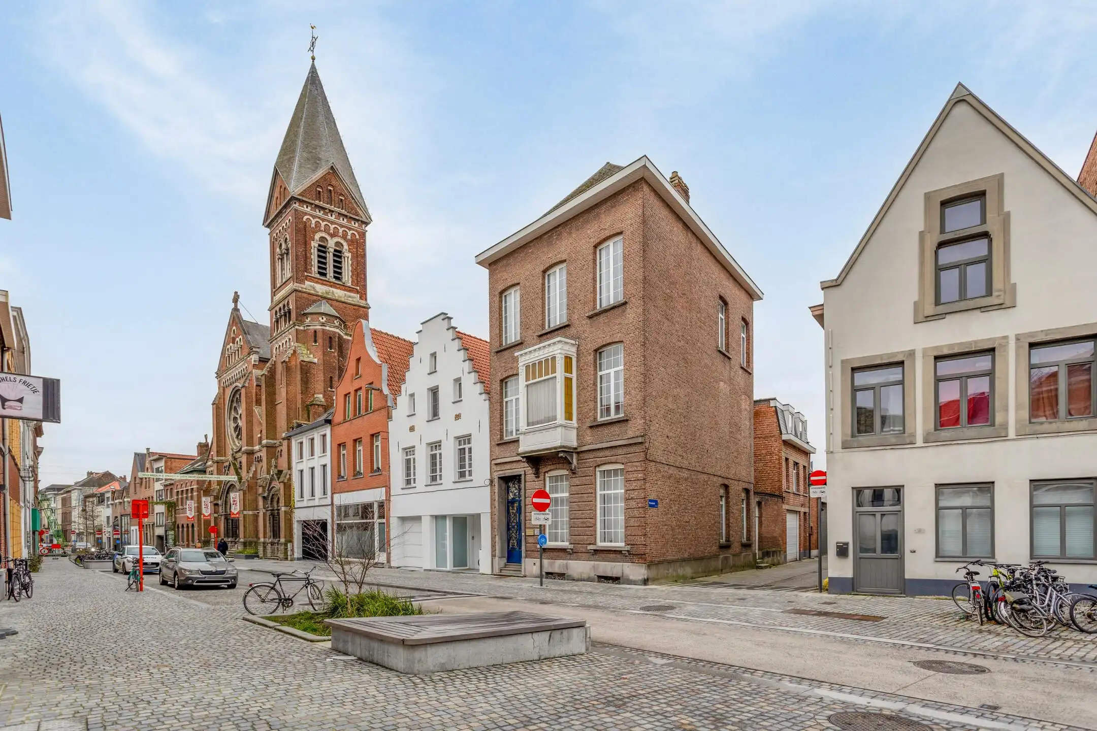 Hoofdfoto van de publicatie: Authentieke herenwoning met praktijkruimte te Mechelen
