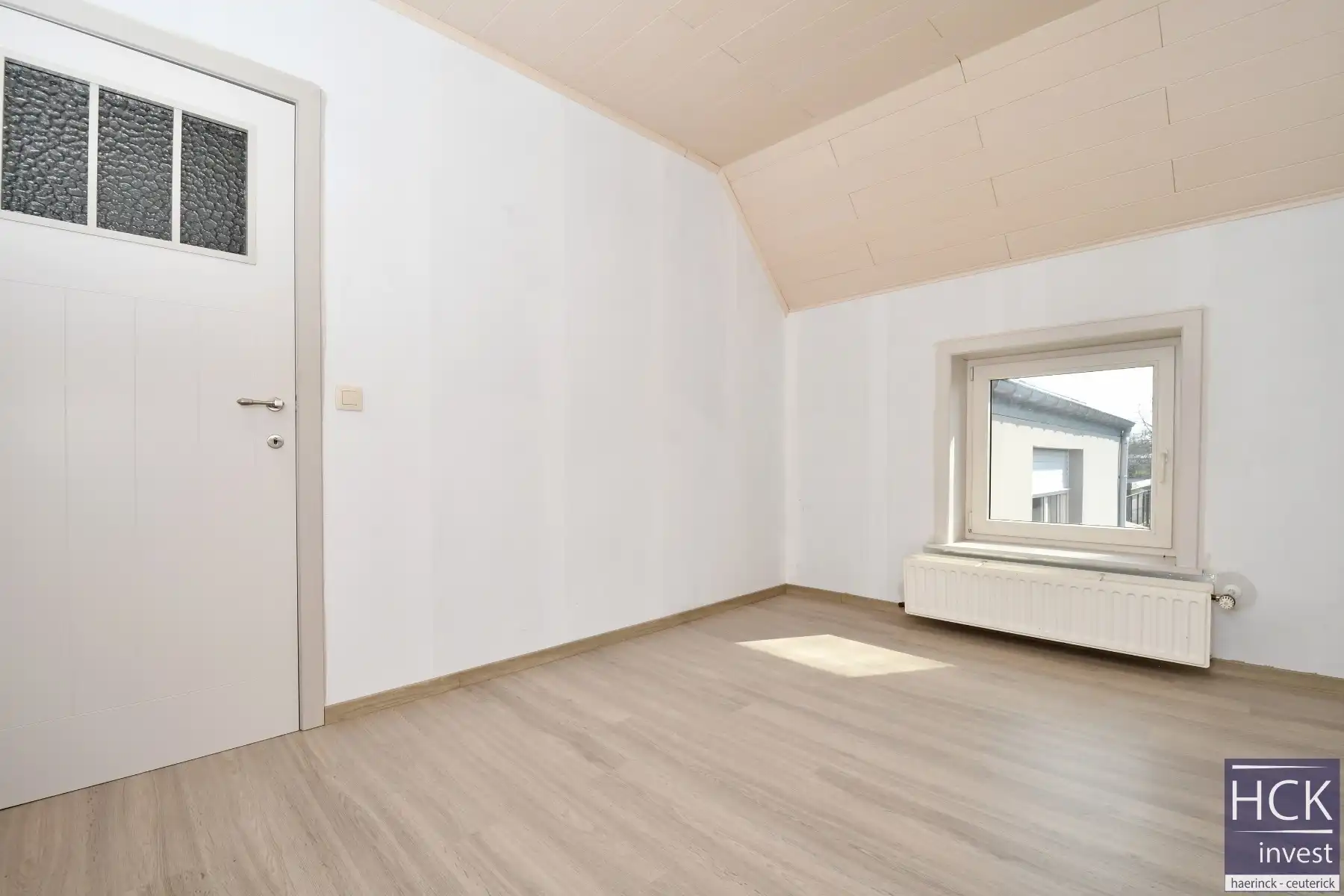 WAREGEM – Toffe gerenoveerde woning met tuin en garage vlakbij centrum foto 11