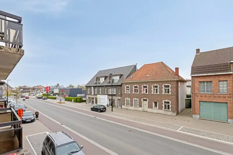 Ruim 2 slaapkamer appartement TE HUUR in residentie Den Hert in hartje Oostrozebeke! foto 17