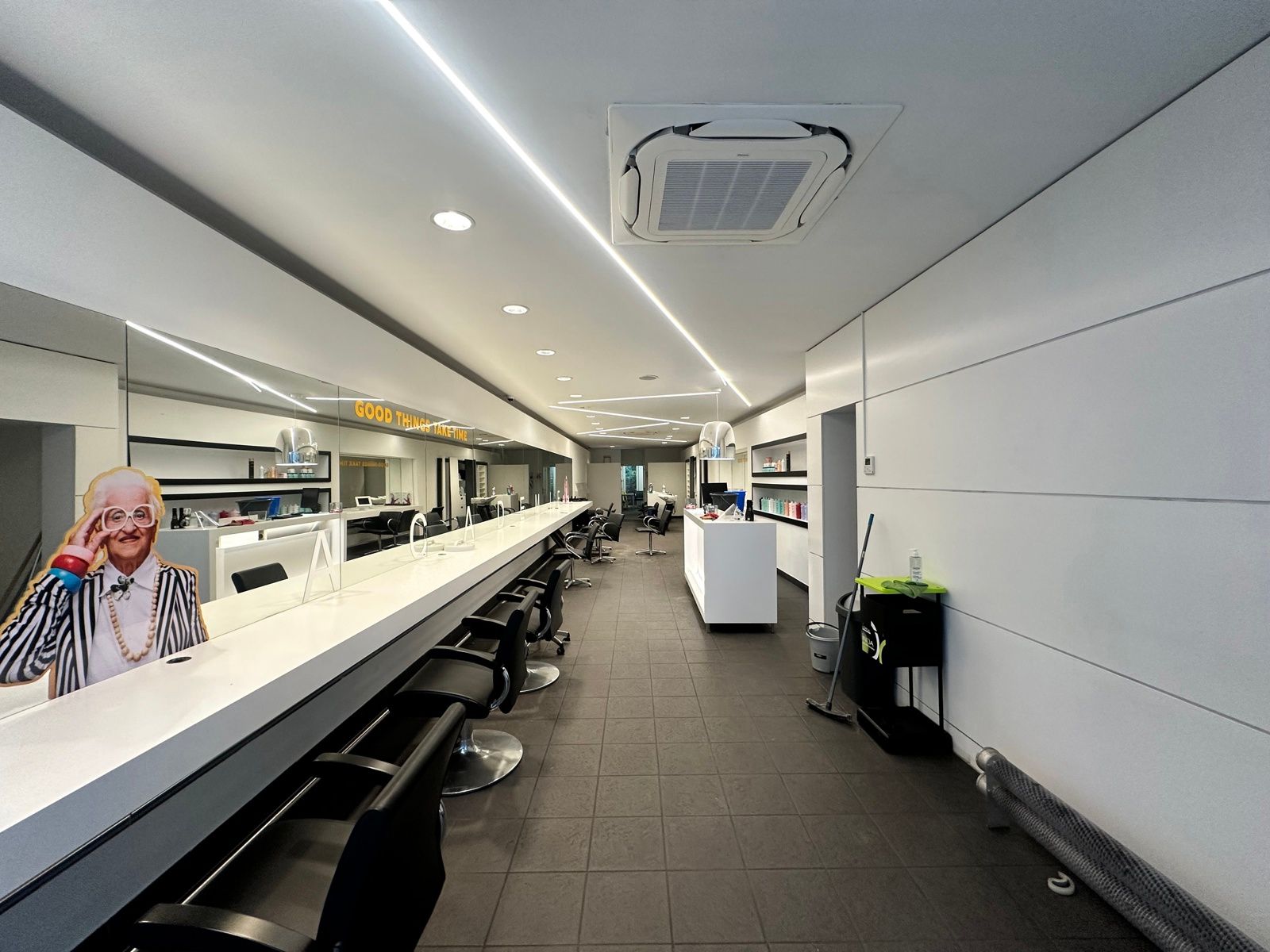 Handels- of kantoorruimte in hartje Antwerpen foto 5