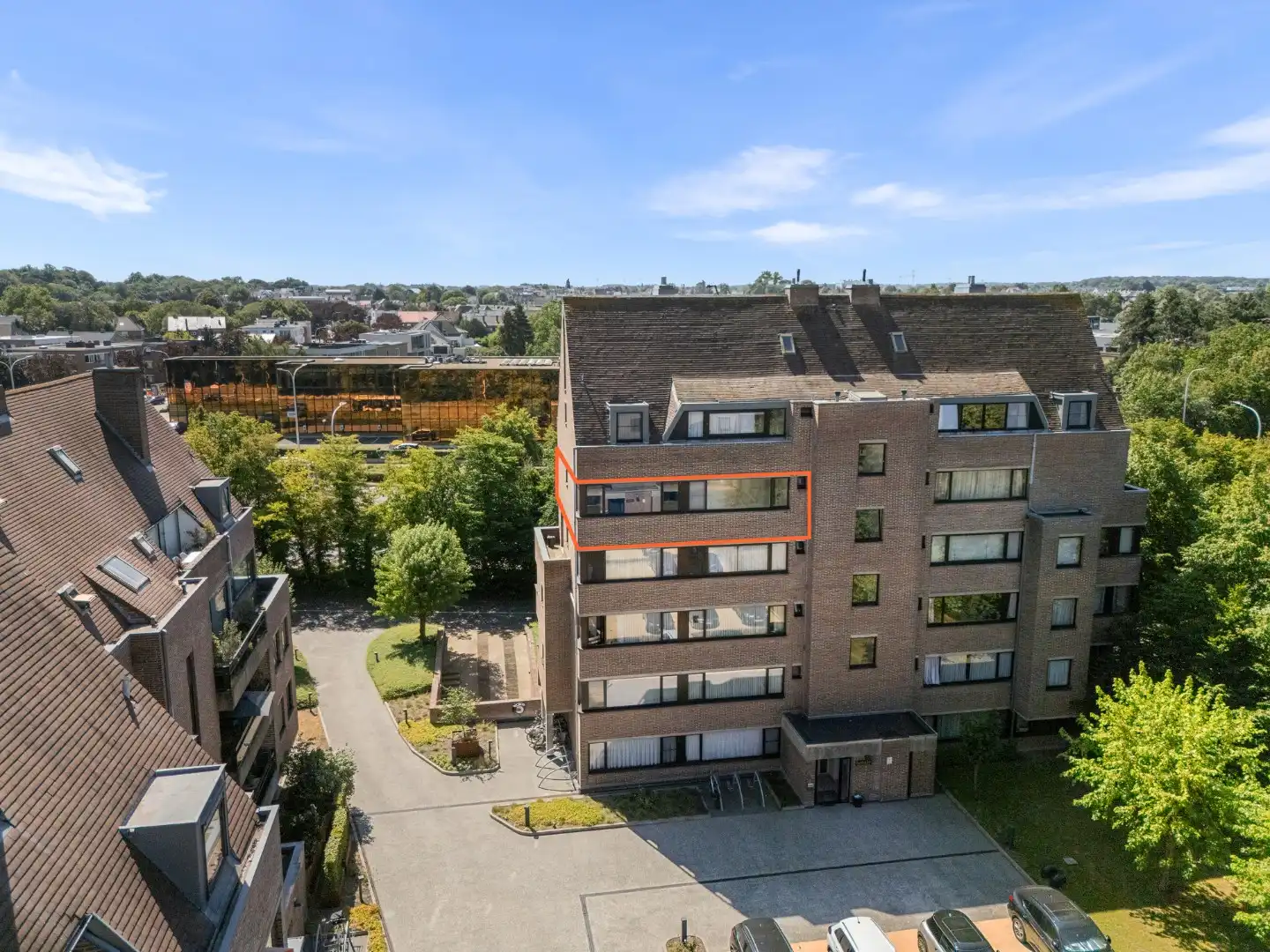 Te renoveren lichtrijk appartement met garage te Kristus-Koning (Brugge) foto 14