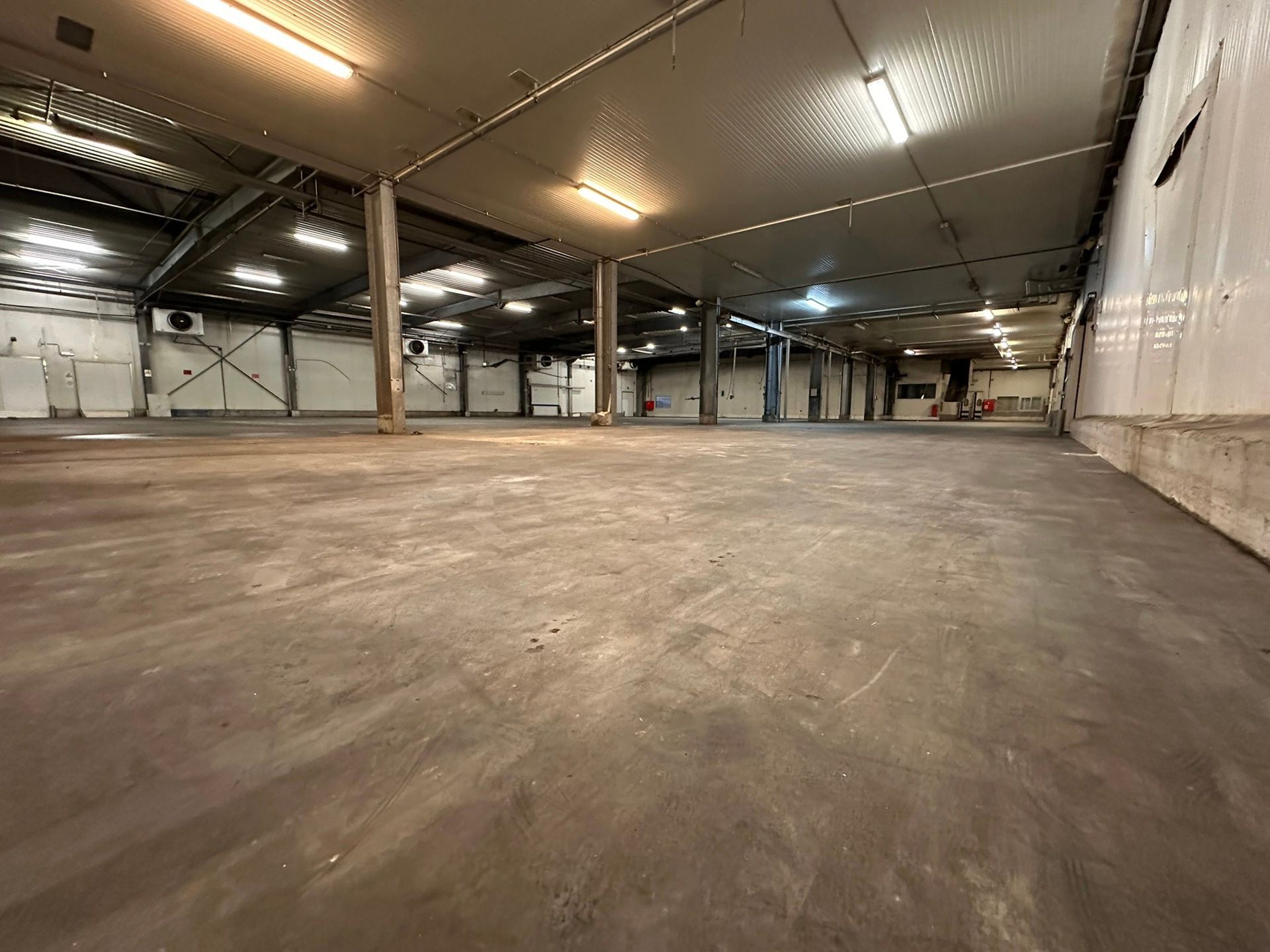 Semi-industrieel gebouw te huur foto 3