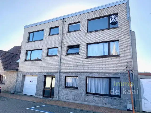 Garage te huur foto {{pictureIndex}}