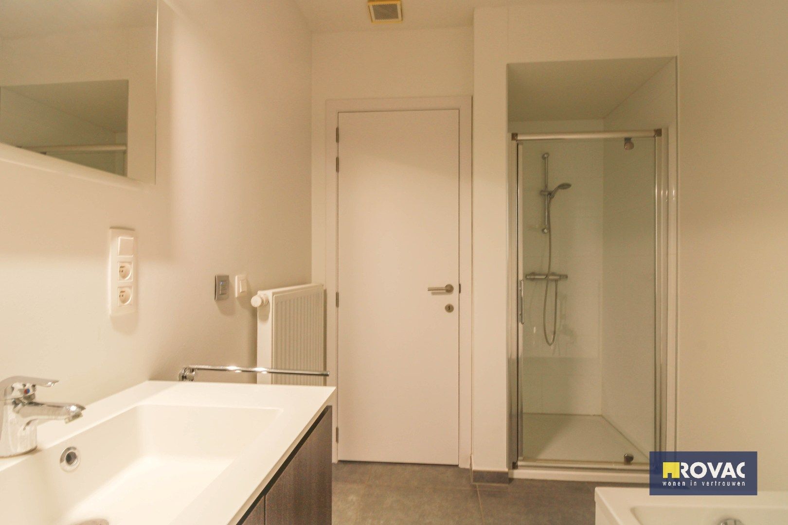 Gelijkvloers appartement met tuin en garage! foto 9