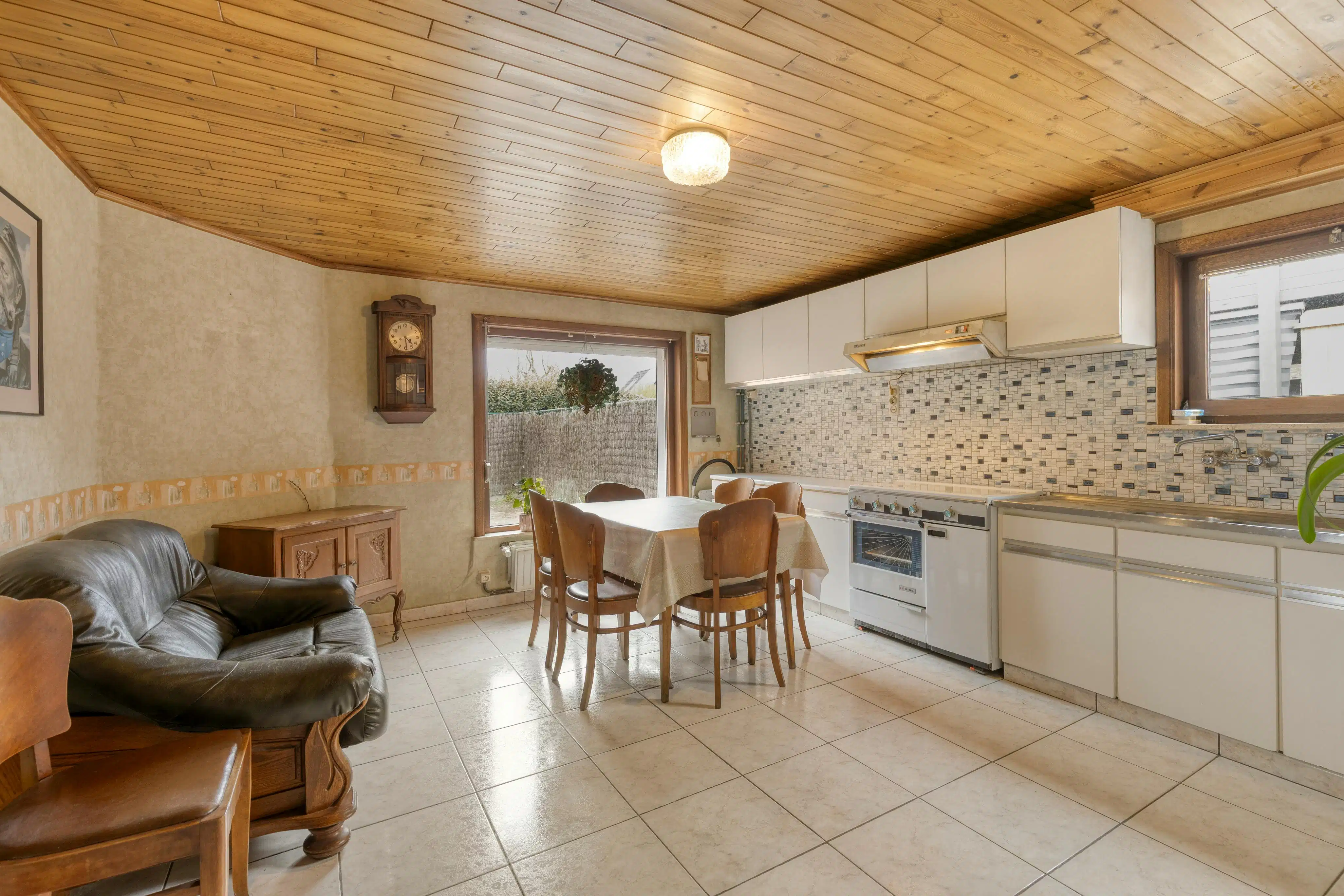 Woning met 4 slaapkamers op een perceel van 1087m² foto 7