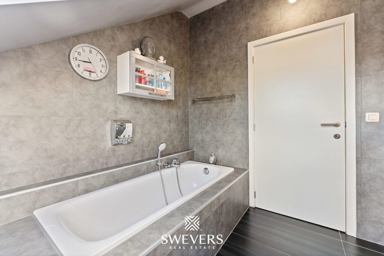 Ruim appartement van 134m² met groot terras te Zonhoven foto 18