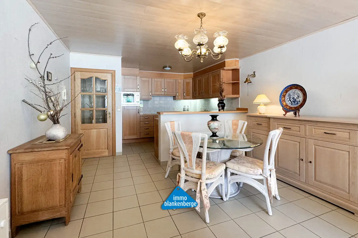 Gelijkvloers Appartement met Twee Slaapkamers foto 6