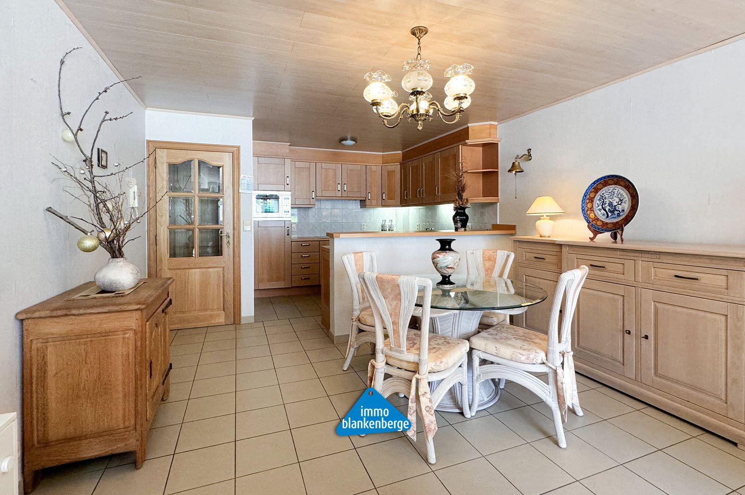 Gelijkvloers Appartement met Twee Slaapkamers foto 6