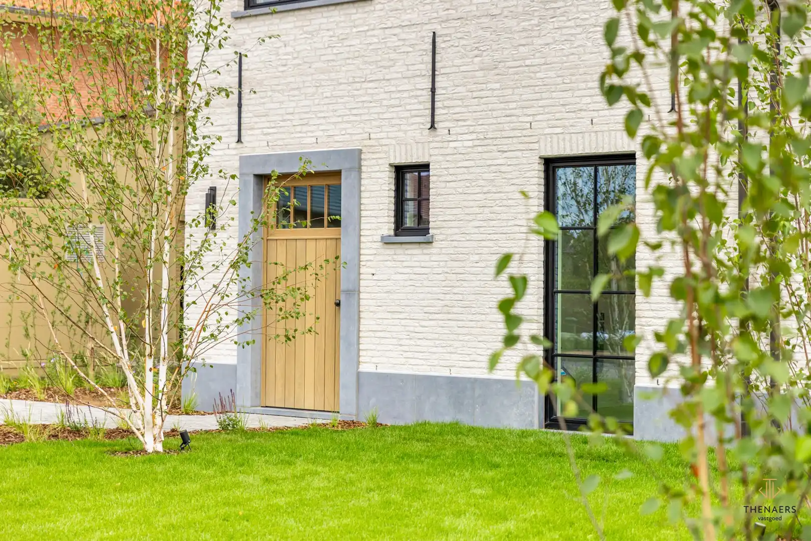 LOT 7 - Instapklare "luxe" en "energiezuinige" nieuwbouwwoning met 3 slaapkamers en aangelegde tuin. foto 2