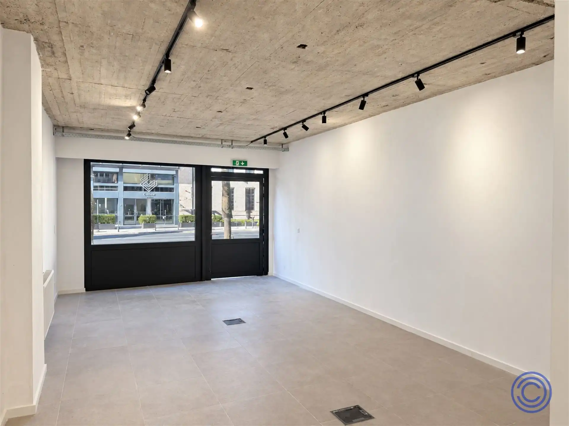 Ruim gerenoveerd handelspand van ca. 180 m² op toplocatie aan de Mechelsesteenweg! foto 6