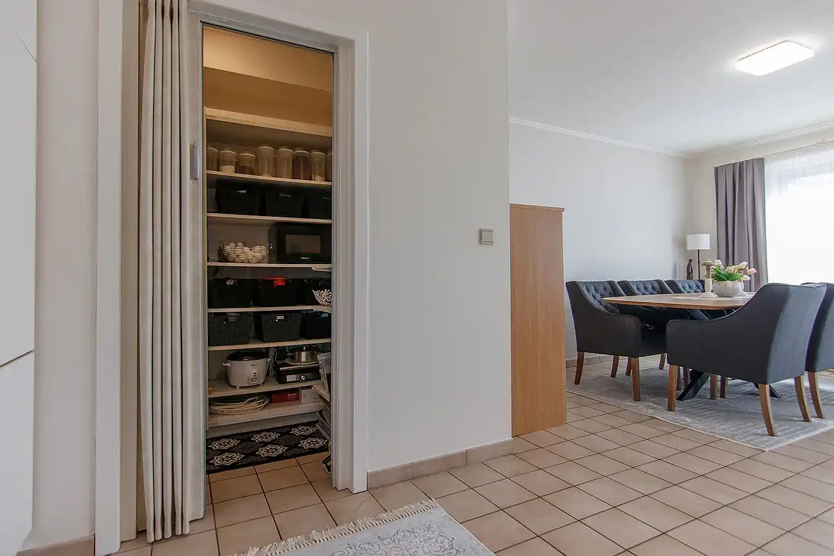 Verzorgd appartement met 2 slaapkamers,  groot terras en lift foto 16