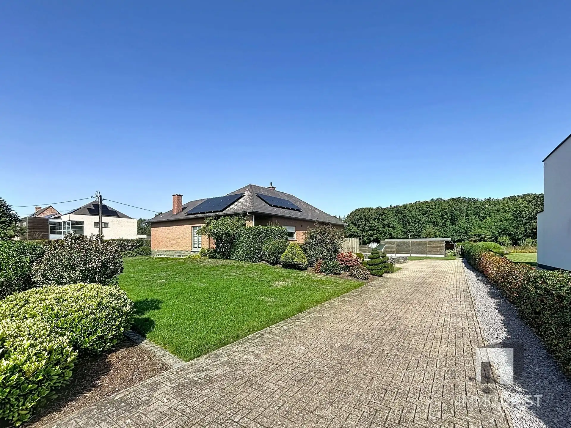 Gelijkvloerse woning met 4 slaapkamers en een volwaardige kelder foto 2