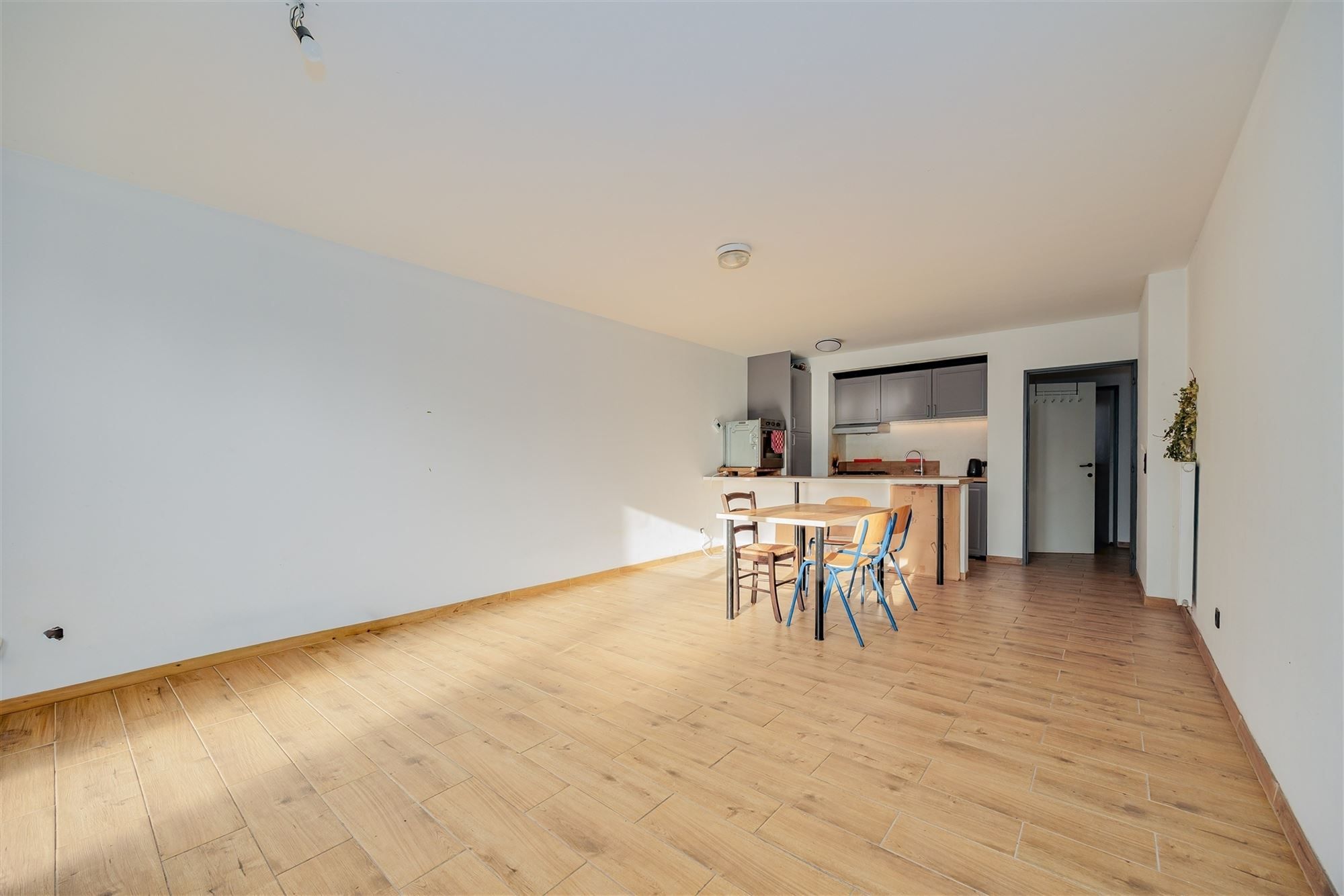 Instapklaar 2 slaapkamer appartement met gezellige tuin foto 4