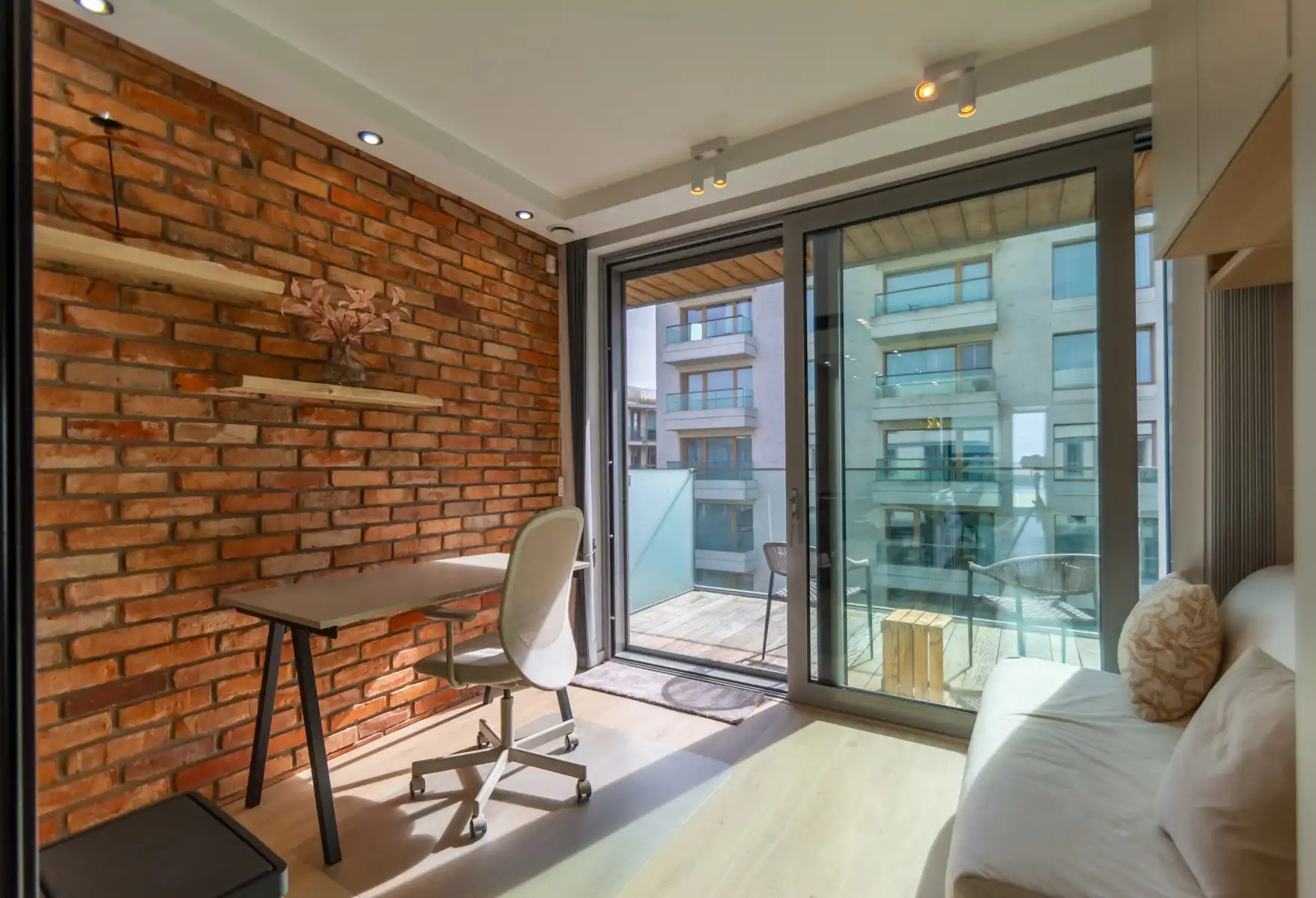 Gezelig lichtrijk gemeubeld 2 kamer app. met 2 TERRASSEN foto 13
